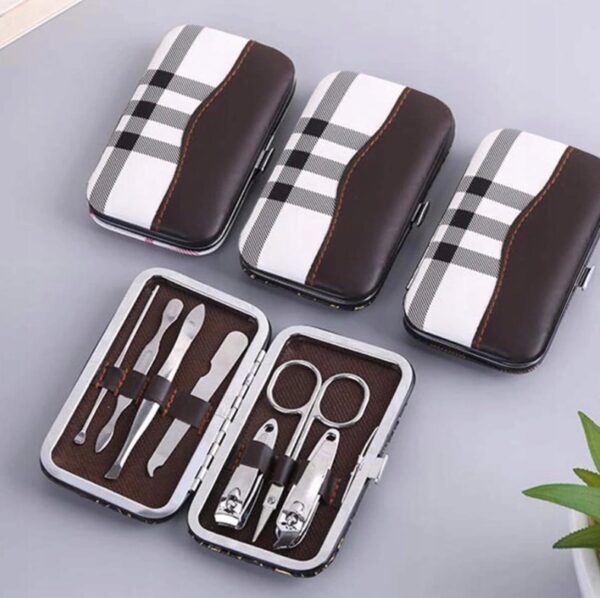 ZESTAW DO MANICURE PEDICURE PAZNOKCI 8w1 XJ3537
